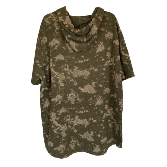 Carbon men’s large camouflage short sleeve hooded shirt with a kangaroo pocket - Picture 3 of 10